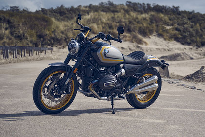 BMW R 12 Front Left Quarter View