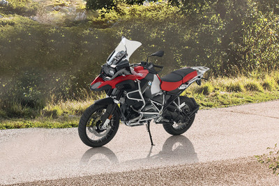 BMW R 1200 GS Adventure Front Left Quarter View