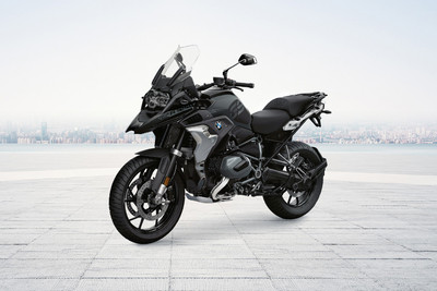 बीएमडब्ल्यू आर 1250 जीएस Front Left Quarter View