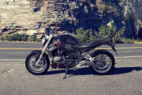 https://cdn.bikedekho.com/processedimages/bmw/r-1250-r/640X309/r-1250-r6206618e71d20.jpg