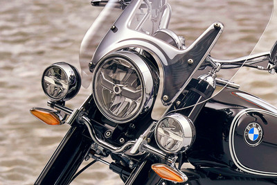 बीएमडब्ल्यू आर 18 Headlamp