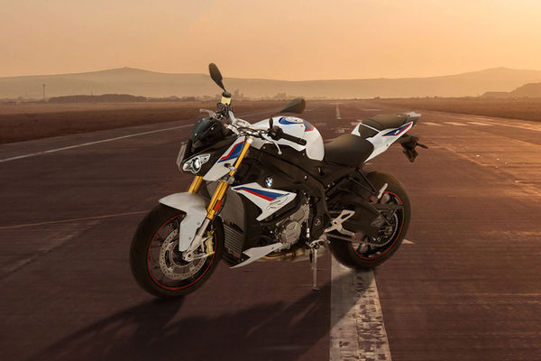 BMW S 1000 R 2013 -2020 Front Left Quarter View BMW S 1000 R 2013 -2020 Front Left Quarter View