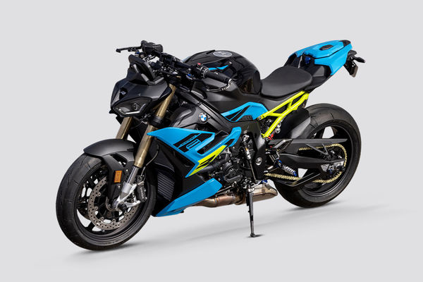BMW S 1000 R Front Left Quarter View