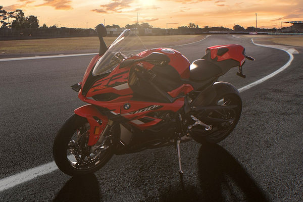 BMW S 1000 RR[2022-2024] Front Left Quarter View