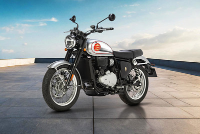 बीएसए गोल्ड स्टार Front Left Quarter View