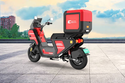 Corrit Electric Transit पीछे का बायाँ दृश्य