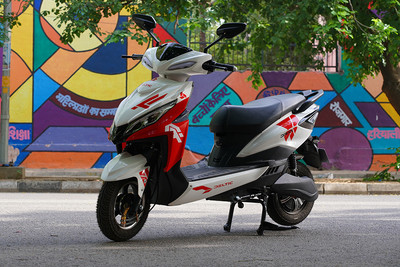 डेल्टा ड्रिक्स Front Left Quarter View डेल्टा ड्रिक्स Front Left Quarter View