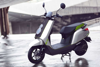 Deltic EZ फ्रंट लेफ्ट क्वार्टर व्यू