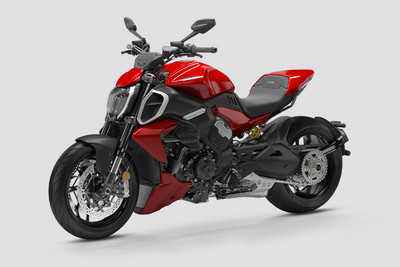 Ducati Diavel V4 Front Left Quarter View