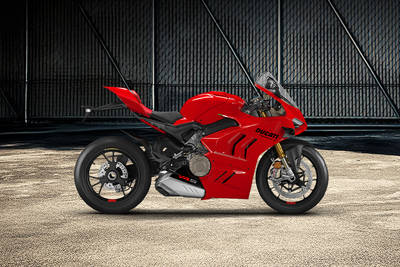 Ducati Panigale V4 (2022-2024) Right Side View
