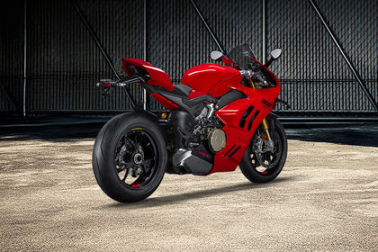 Ducati Panigale V4 2022 -2024 रियर राइट थ्री क्वार्टर व्यू