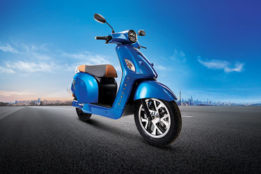 eblu Feo Front Right Quarter View eblu Feo Front Right Quarter View