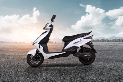 ईवी विंड Front Right Quarter View