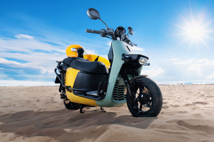 Gogoro CrossOver Side Profile View (Right) Gogoro CrossOver Side Profile View (Right)