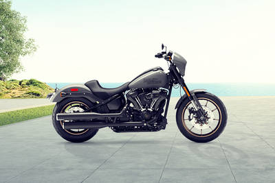 Harley Davidson Low Rider S दाईं ओर का दृश्य