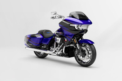 Harley-Davidson CVO Road Glide Front Right Quarter View