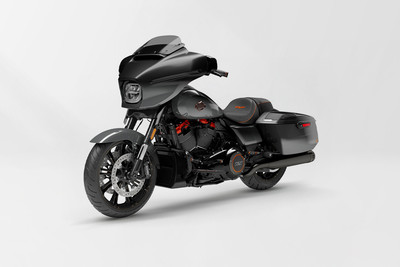 हार्ले-डेविडसन सीवीओ स्ट्रीट ग्लाइड Front Left Quarter View