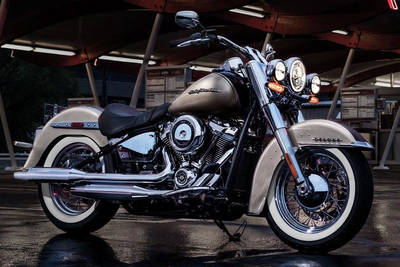 Harley Davidson Deluxe Front Right View