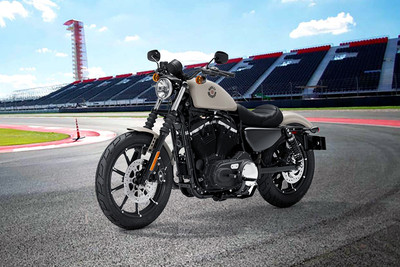 हार्ले डेविडसन आयरन 883 Front Left Quarter View