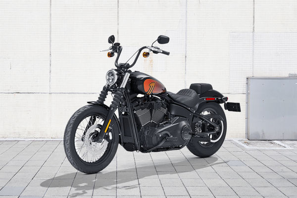 Harley Davidson Street Bob (2021-2022) Front Left Quarter View