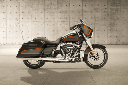 Harley Davidson Street Glide Right Side View