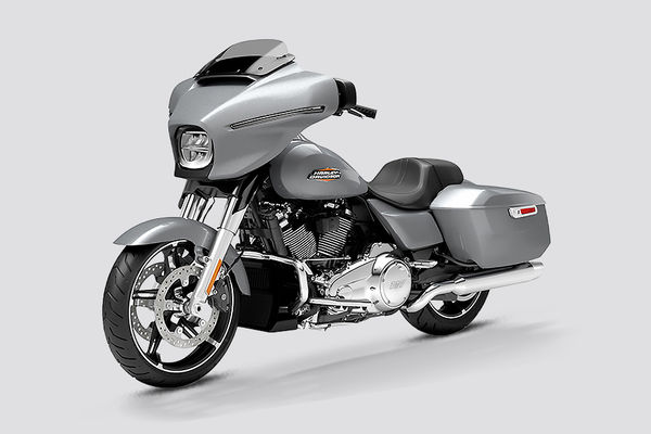 Harley-Davidson Street Glide Front Left Quarter View