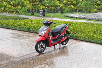 हीरो इलेक्ट्रिक डैश Front Left Quarter View