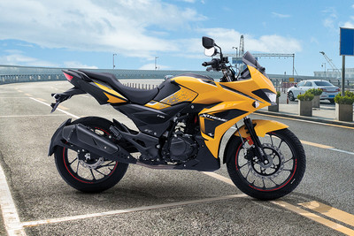Hero Xtreme 200S 4V Side Profile View (Right)