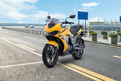Hero Xtreme 200S 4V Front Left Quarter View Hero Xtreme 200S 4V Front Left Quarter View