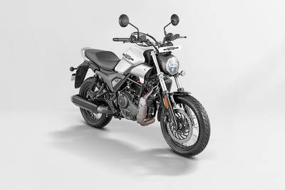 Hero Mavrick 440 फ्रंट राइट व्यू