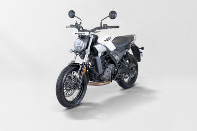 हीरो मावरिक 440 Front Left Quarter View