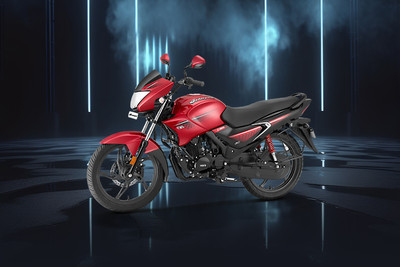 हीरो ग्लैमर Front Left Quarter View