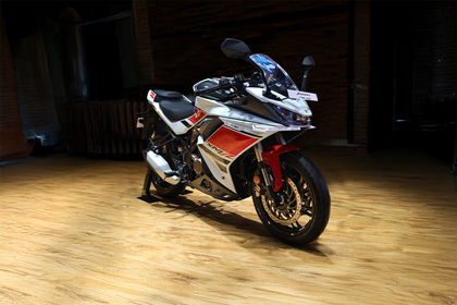 Hero Karizma XMR 250 Front Right Quarter View