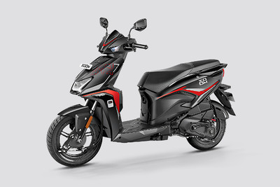 हीरो जूम 110 Front Left Quarter View