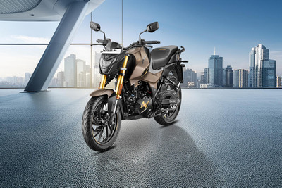 Hero Xtreme 160R 4V Front Left Quarter View