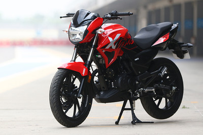 हीरो एक्सट्रीम 200आर 2018-2022 Front Left Quarter View