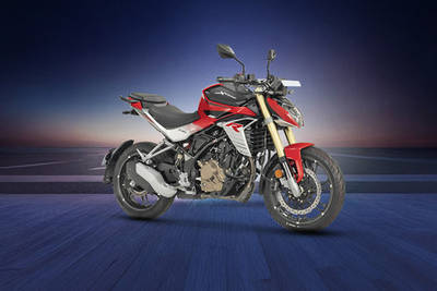 Hero Xtreme 250R Front Right View