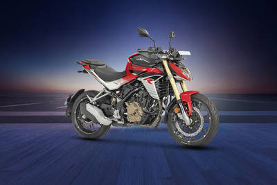 Hero Xtreme 250R फ्रंट राइट व्यू