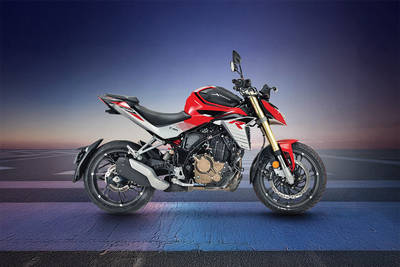 Hero Xtreme 250R दाईं ओर का दृश्य