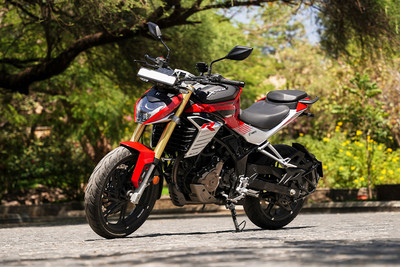 Hero Xtreme 250R Front Left Quarter View Hero Xtreme 250R Front Left Quarter View