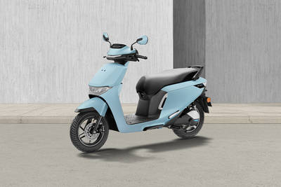Honda Activa e सामने का बायाँ दृश्य