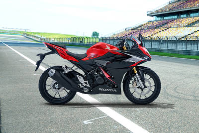 Honda CBR150R दाईं ओर का दृश्य