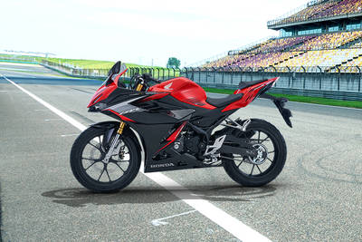Honda CBR150R बाएं ओर का दृश्य