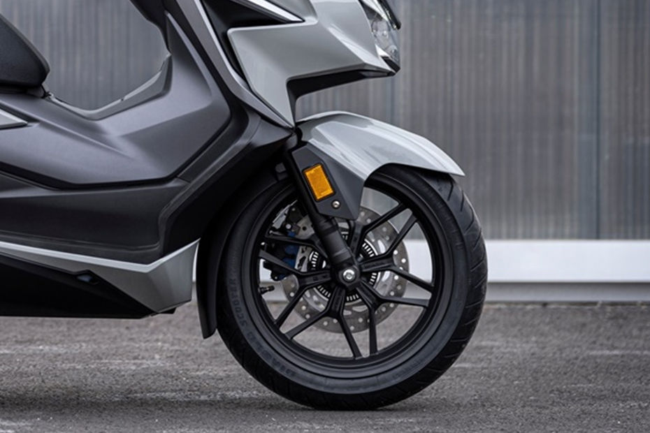 Honda Forza 350 image 10