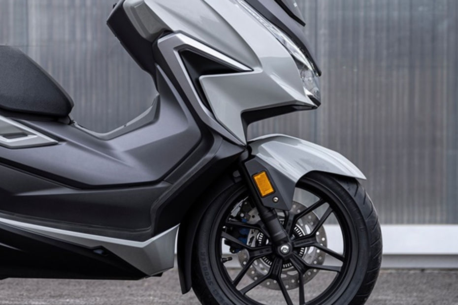Honda Forza 350 image 7
