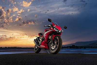 Honda CBR500R बाएं ओर का दृश्य