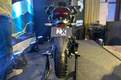 Honda NX200 पीछे का दृश्य