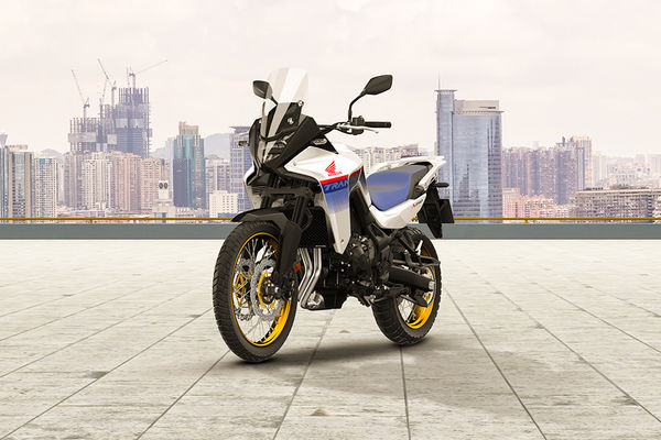 2024 Honda XL750 Transalp फ्रंट लेफ्ट क्वार्टर व्यू