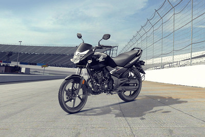 होंडा यूनिकॉर्न [2020-2024] Front Left Quarter View