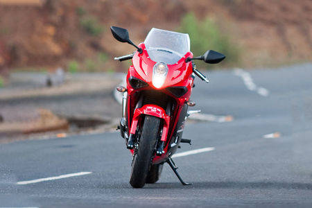 Hyosung GT250R Front View